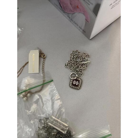 Mixed Lot Of Variety Jewelry. Necklaces, Pins, Earrings. All Earrings Have Pairs - Picture 7 of 15